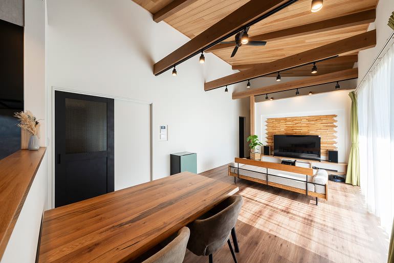 庭とリビングがゆるやかに繋がる平屋05