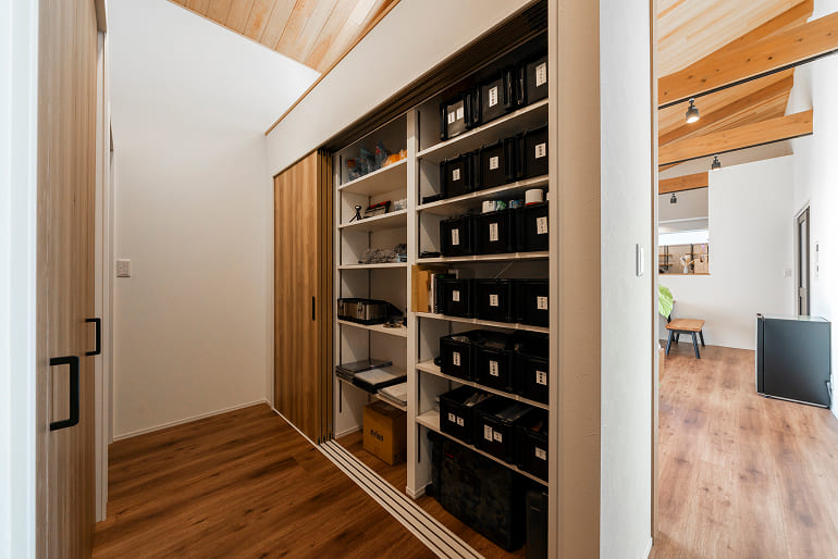 庭とリビングがゆるやかに繋がる平屋06